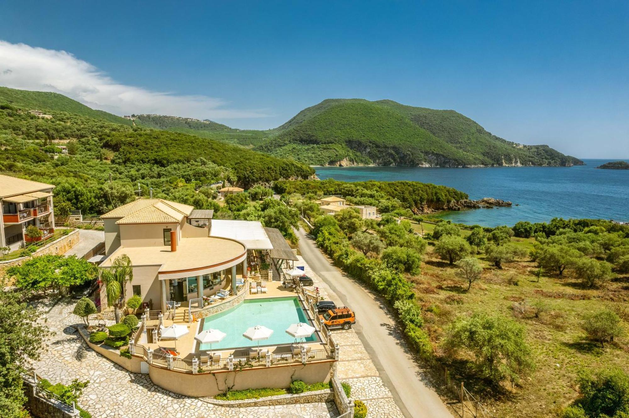 3aktes & Aparthotel 3*